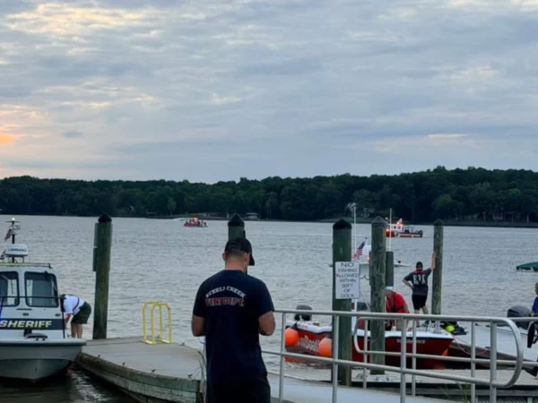 Buzos recuperan a persona que desapareció del lago Wylie